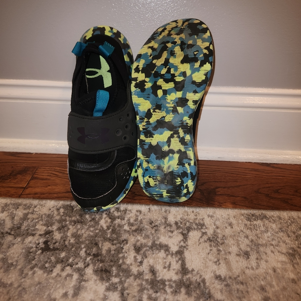 Youth size 6 under armour shoes.